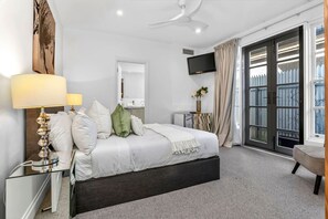 3 bedrooms, desk, WiFi - Wow! Luxury, City Fringe, 3BR, Garage, 2 mins Oval (North Adelaide)