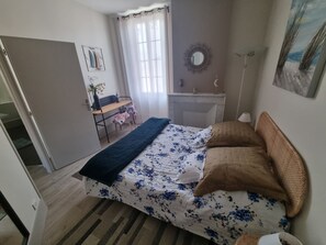 1 chambre, fer et planche à repasser, Wi-Fi, draps fournis