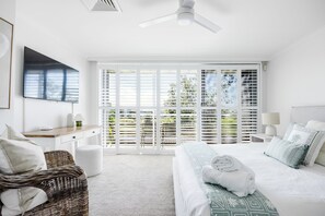 4 makuuhuonetta, työpöytä, ilmainen Wi-Fi, vuodevaatteet