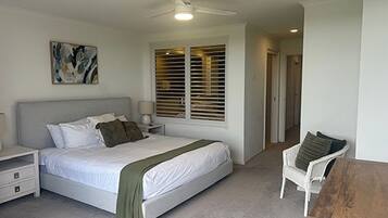 4 bedrooms, desk, free WiFi, bed sheets