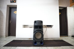 Living area - Rayzen Stays (Chennai)