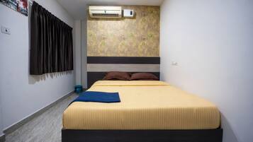 Classic Double Room | Desk, laptop workspace, free WiFi