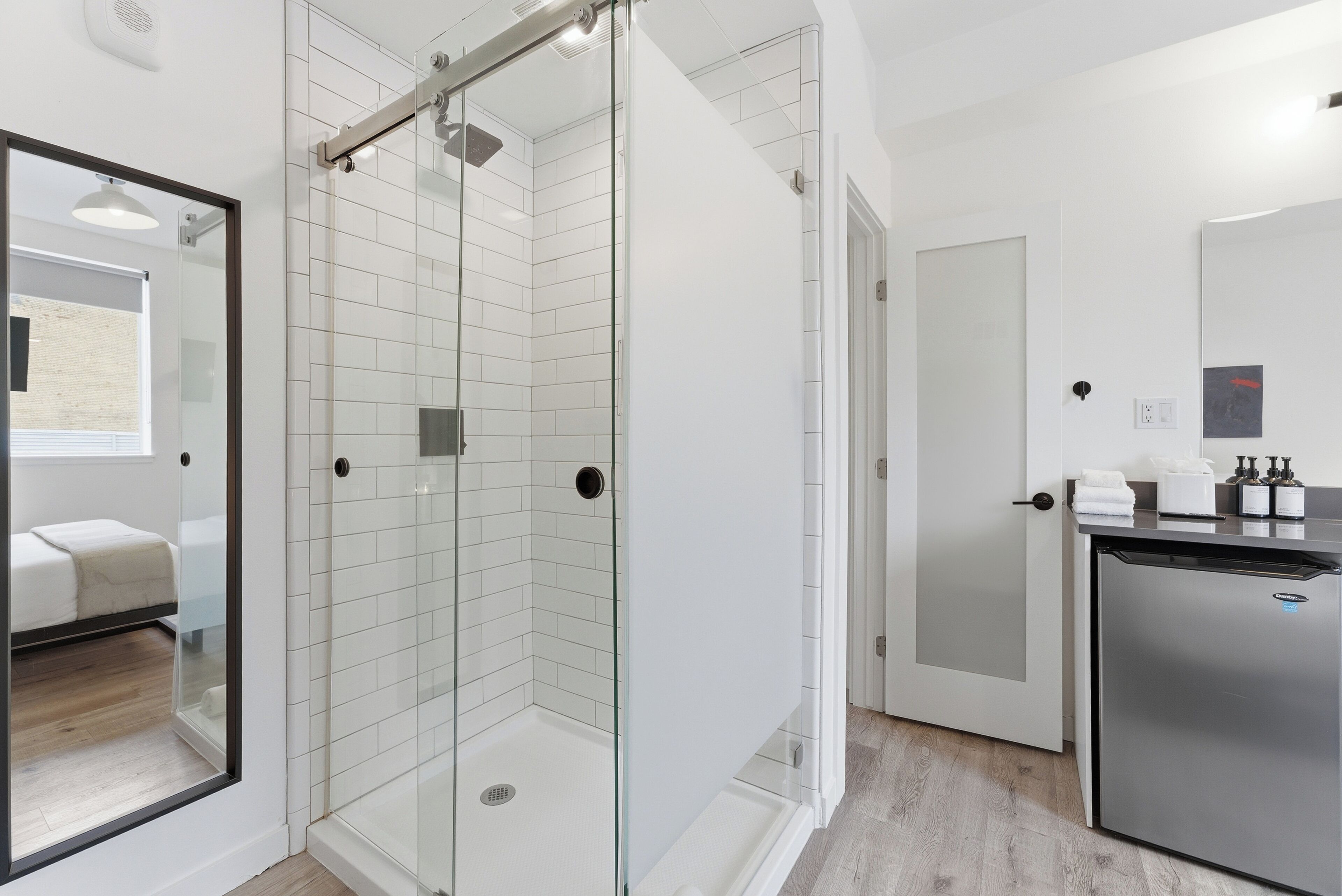 Standard Room, One Double Bed | Bathroom | Designer toiletries, towels