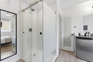 Standard Double Room, Non Smoking | Bathroom