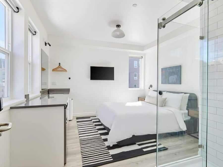 Kamer, 1 queensize bed, toegankelijk voor rolstoelgebruikers, niet-roken | Hypoallergeen beddengoed, Tempur Pedic-bedden, verduisterende gordijnen