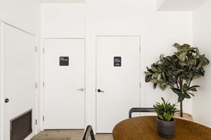 Lobby - The Boylston Hotel Capitol Hill (Seattle)