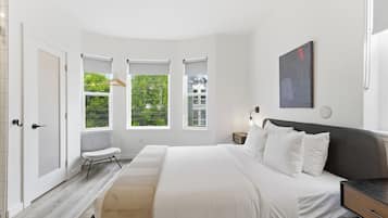 Premium kamer, 1 queensize bed | Hypoallergeen beddengoed, Tempur Pedic-bedden, verduisterende gordijnen