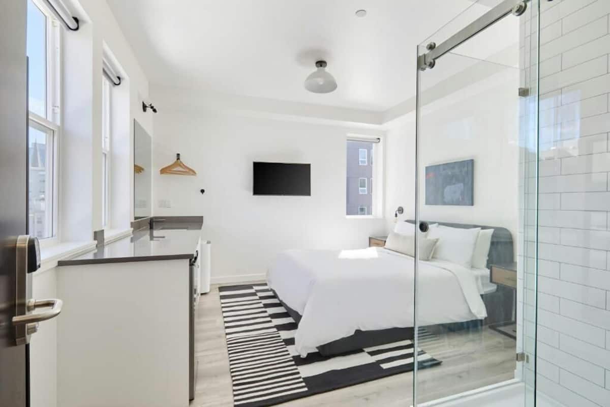 Premium Room, 1 Queen Bed