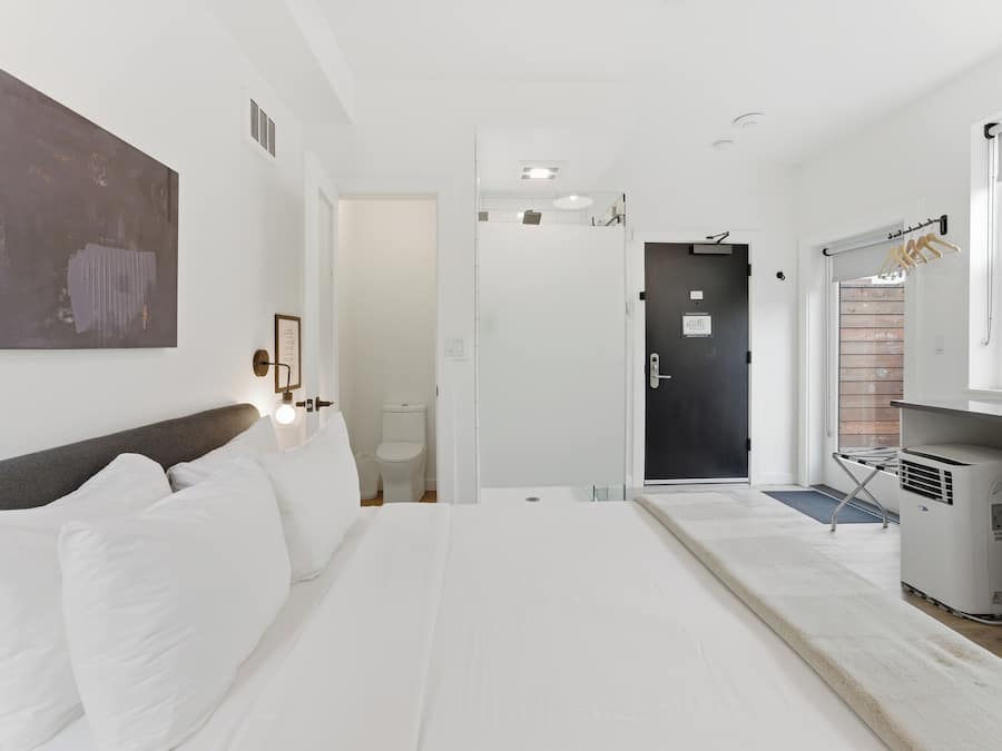 Habitación Premium | Ropa de cama hipoalergénica, camas Tempur-Pedic y cortinas blackout