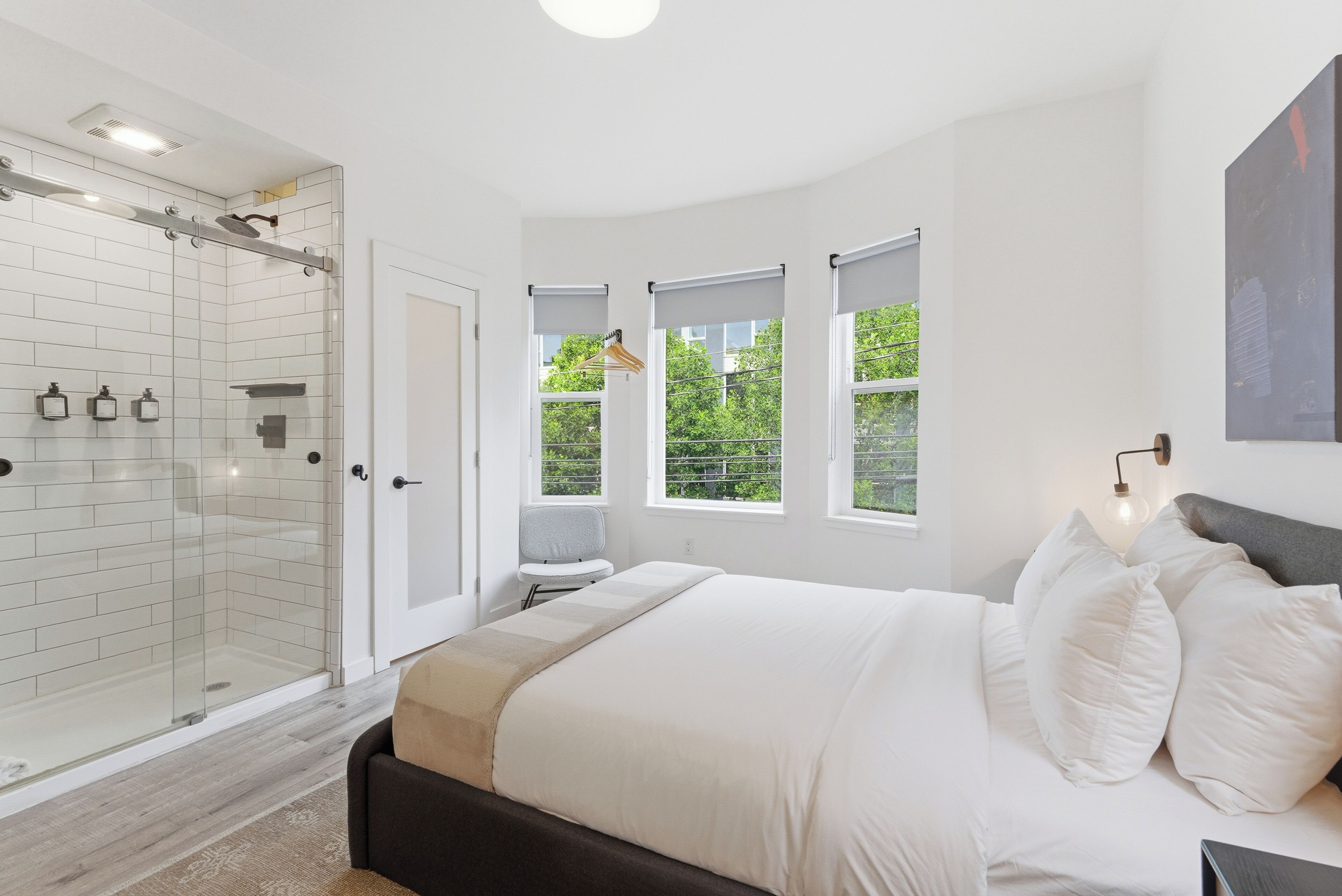 Standard Queen High Floor, Stair Access Only | Hypo-allergenic bedding, Tempur-Pedic beds, blackout drapes
