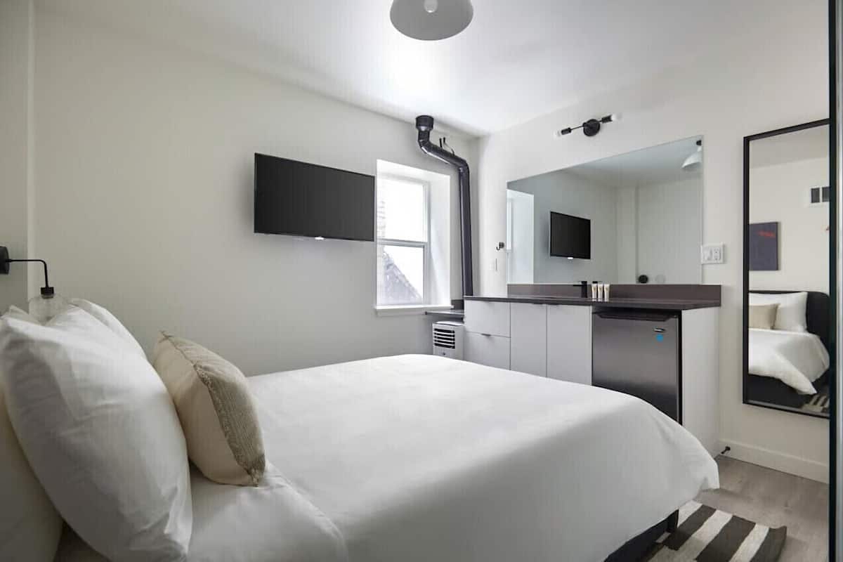 Hypo-allergenic bedding, Tempur-Pedic beds, blackout curtains