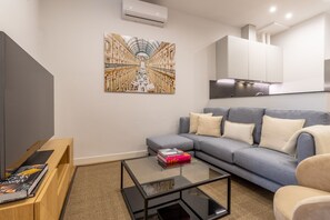 Living area - Bright 2-Bed Apartment in Las Letras, Madrid (Madrid)