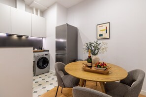 Dining - Bright 2-Bed Apartment in Las Letras, Madrid (Madrid)