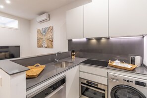 Dishwasher - Bright 2-Bed Apartment in Las Letras, Madrid (Madrid)