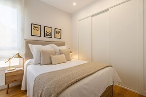 2 bedrooms, iron/ironing board, bed sheets - Chic 2-Bed Apartment in Las Letras, Madrid (Madrid)
