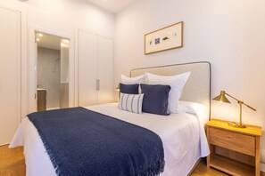 1 slaapkamer, een strijkplank/strijkijzer, beddengoed