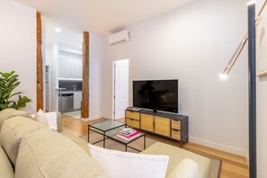 Living area - Charming Apartment in the Heart of Las Letras (Madrid)