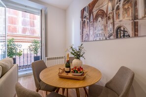Dining - Charming Apartment in the Heart of Las Letras (Madrid)