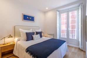 1 bedroom, iron/ironing board, bed sheets - Elegant Apartment in Las Letras (Madrid)