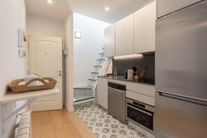 Dishwasher - Charming Attic with Terrace in Las Letras (Madrid)
