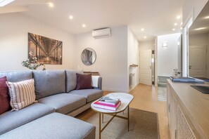 Living area - Charming Attic with Terrace in Las Letras (Madrid)