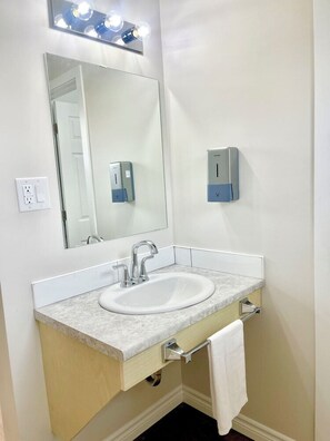 Bathroom - Bel air Motel Sault Ste Marie (Sault Ste. Marie)