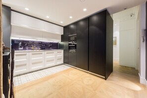 Dishwasher - Spectacular 3-Bed Apartment in Central Madrid (Madrid)