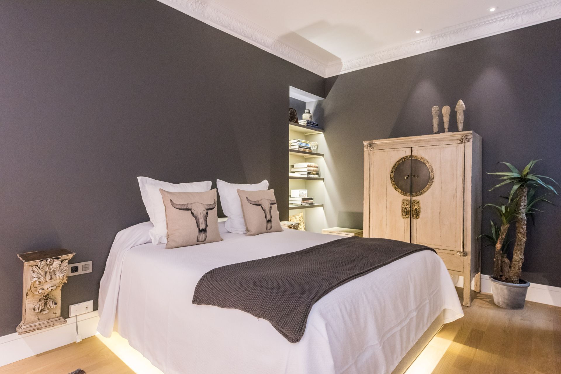 3 bedrooms, iron/ironing board, bed sheets