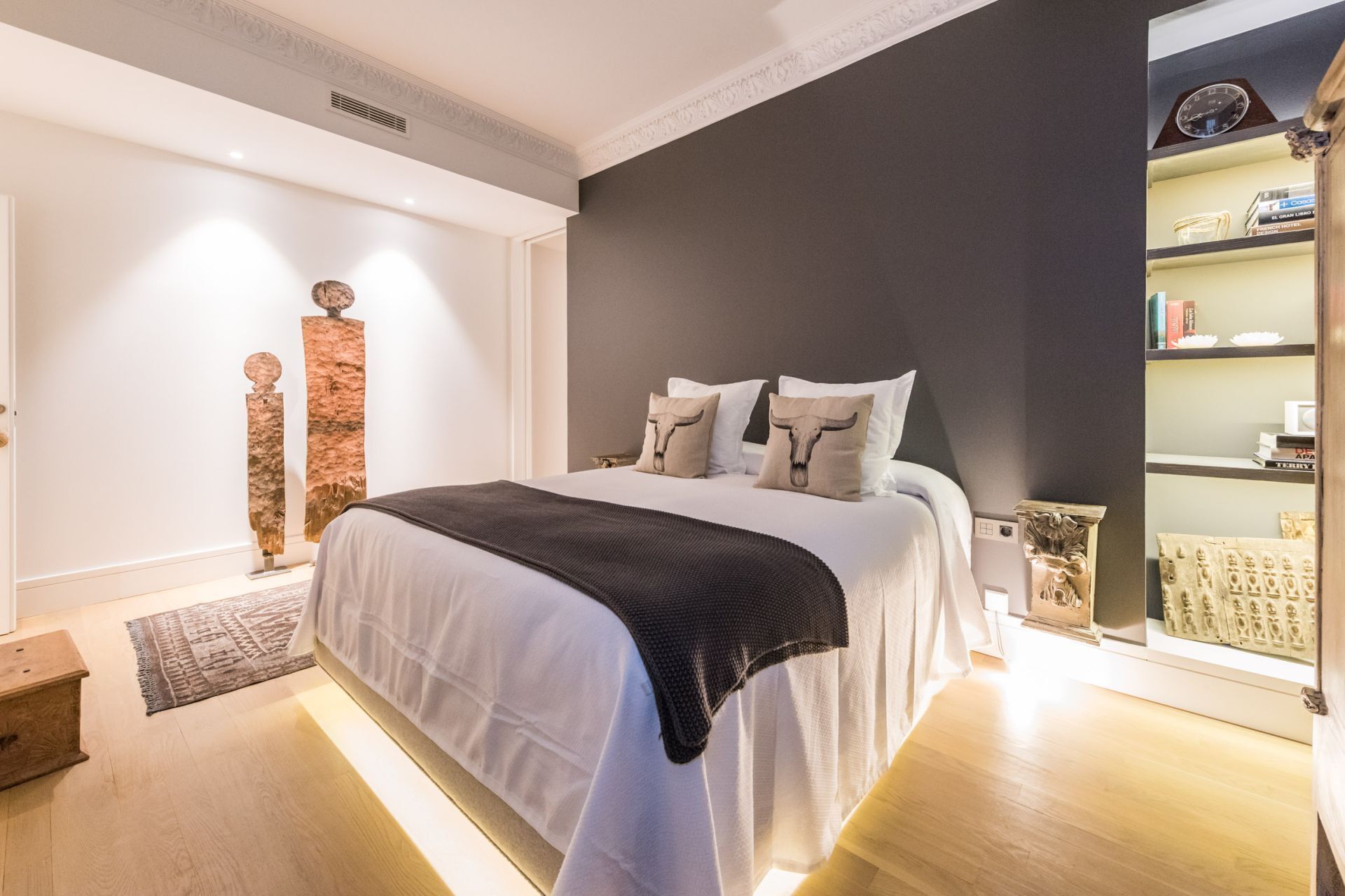 3 bedrooms, iron/ironing board, bed sheets
