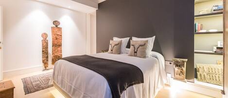 3 bedrooms, iron/ironing board, bed sheets