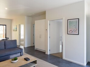 Living area - Port Fairy Motor Inn (Port Fairy)