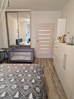 2 makuuhuonetta, silitysrauta/-lauta, internet, vuodevaatteet