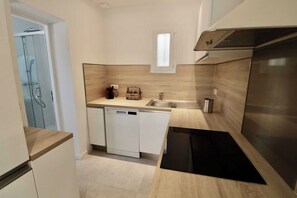 Apartment | Private kitchen | Fridge, microwave, oven, stovetop - Bright Apartment - AC - 2br-4p - Gassin (Gassin)