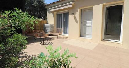 Bright Apartment - AC - 2br-4p - Gassin