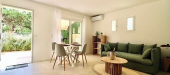 Bright Apartment - AC - 2br-4p - Gassin