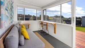 Smart TV, books, stereo - Cunjevoi Beach House - Pet Friendly - 5 Mins to Beach (Culburra Beach)