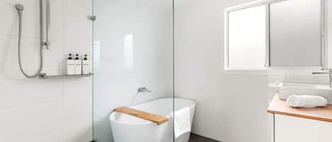Shower, hair dryer, towels