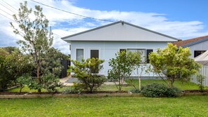 Exterior - Cunjevoi Beach House - Pet Friendly - 5 Mins to Beach (Culburra Beach)