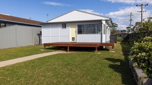 Exterior - Cunjevoi Beach House - Pet Friendly - 5 Mins to Beach (Culburra Beach)