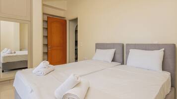 4 bedrooms, in-room safe, iron/ironing board, travel crib