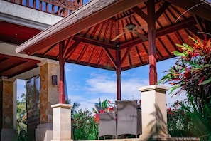 Outdoor dining - Uma Stana Villa (Ubud)