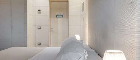 WiFi, bed sheets