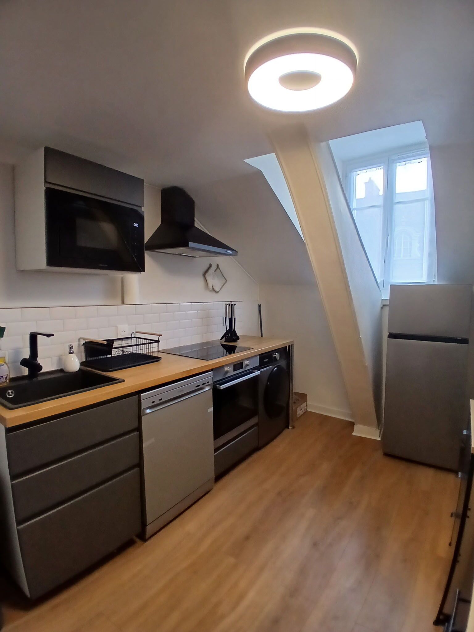 Mikrowelle, Ofen, Herdplatte, Geschirrspüler