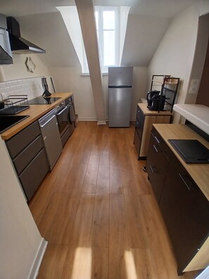 Mikrowelle, Ofen, Herdplatte, Geschirrspüler