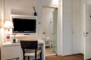 Interior - Molo 73 - Giglio Room with Breakfast and Parking (Empoli)