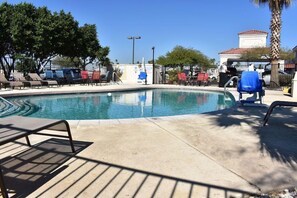 Outdoor pool - Americas Best Value Inn Apache Junction (Apache Junction)