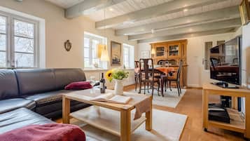 Fernseher, Kamin, DVD-Player, Stereoanlage