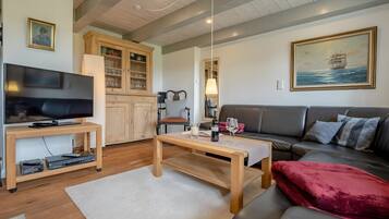 Fernseher, Kamin, DVD-Player, Stereoanlage