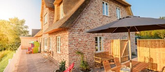 Casa de vacaciones de 5 estrellas 'Hermine' con techo de paja, sauna y chimenea