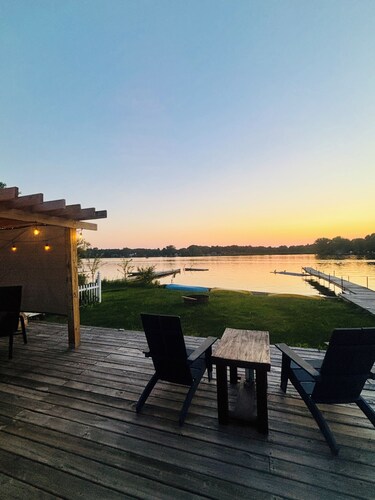 Lakeside Retreat Near Grand Rapids: Private Dock, Kayaks & Sunset Views